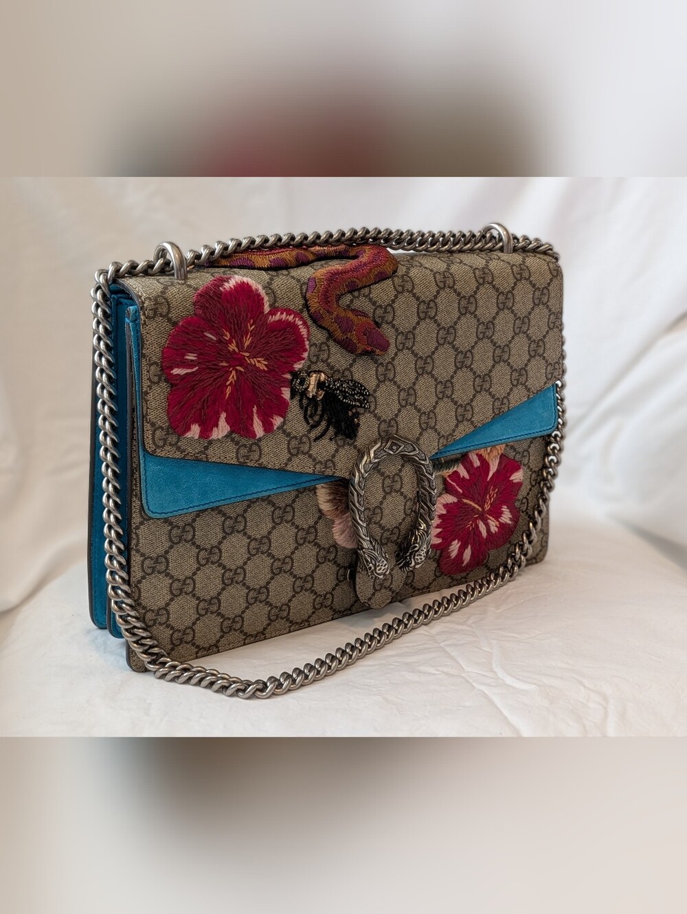 Gucci GG Supreme Serpent Geranium Medium Dionysus Shoulder Bag